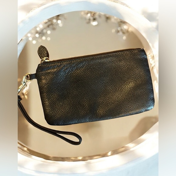 Black full-grain pebbled Befen leather wristlet - Picture 2 of 5